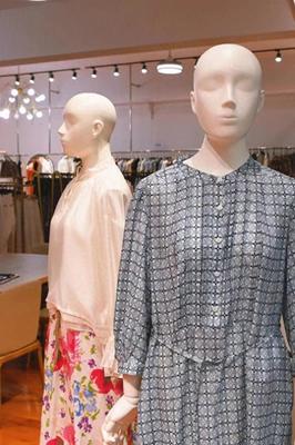 從“美女企業(yè)家”到時(shí)尚主播 金山寶藏服裝工廠店的華麗轉(zhuǎn)身